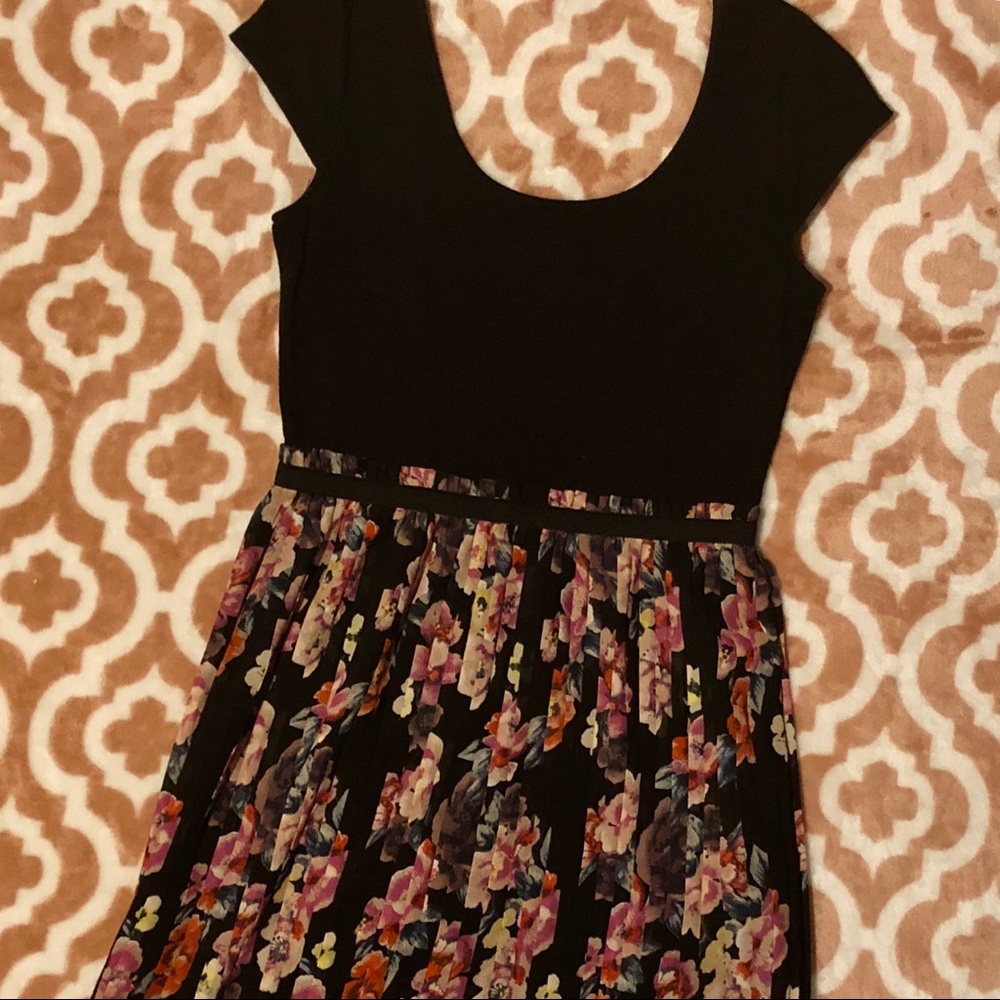 🌷Perfect Spring Dress - Picture 5 of 7